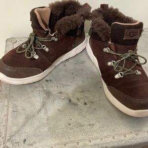 Boy Uggs brown suede boot. Zip, laces, fur ankle